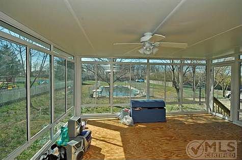 3rd image of 203 Lone Oak Dr