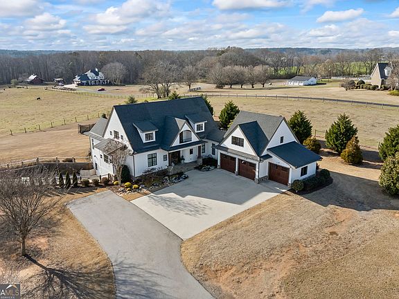 3rd image of 3315 Chandler Rd