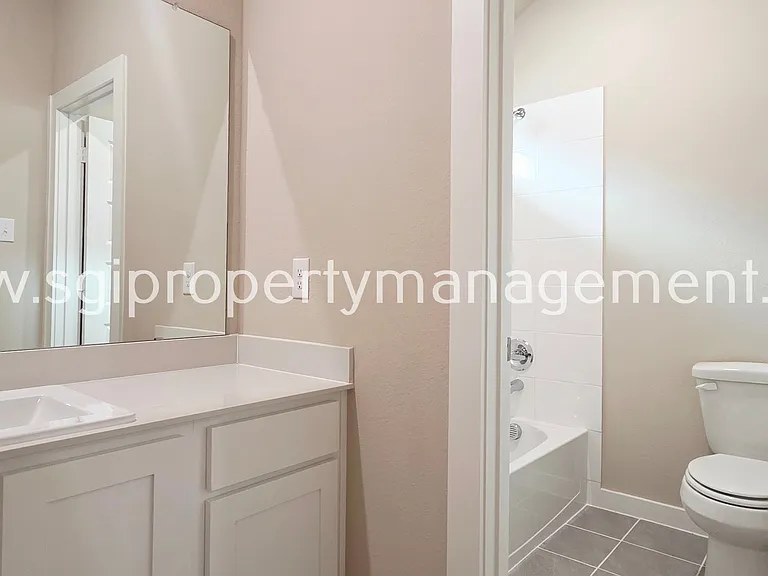 913 London Town Ln — Photo 18