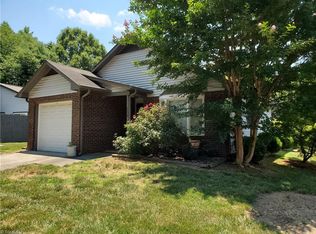 704 Woodbury Knolls Dr, Winston Salem, NC 27104