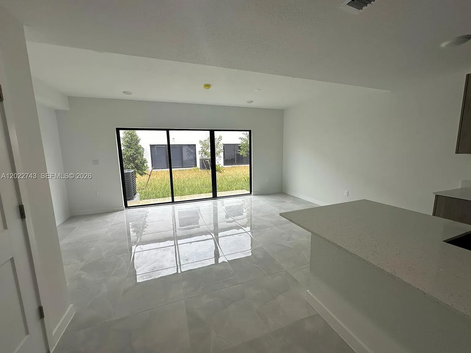 4 bed, 3.0 bath, $2,950 — Photo 2