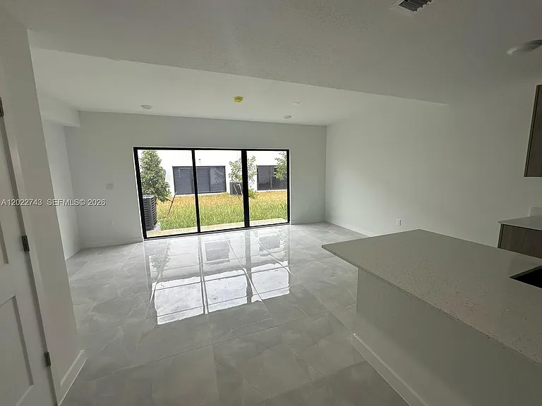 1310 NW 5th Ave #1310 — Photo 2
