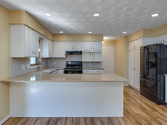 5th image of 2919 Dartmouth Dr