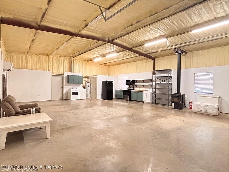 Listing photo 5