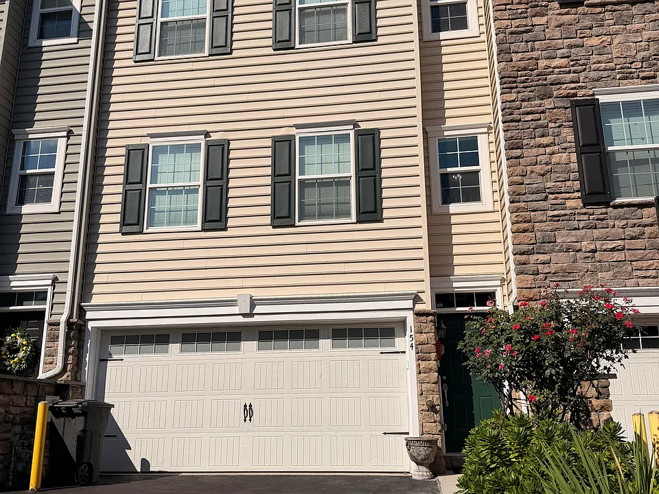 154 Moorehead Ave