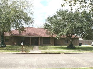 7 Sarita Ct, Angleton, TX 77515