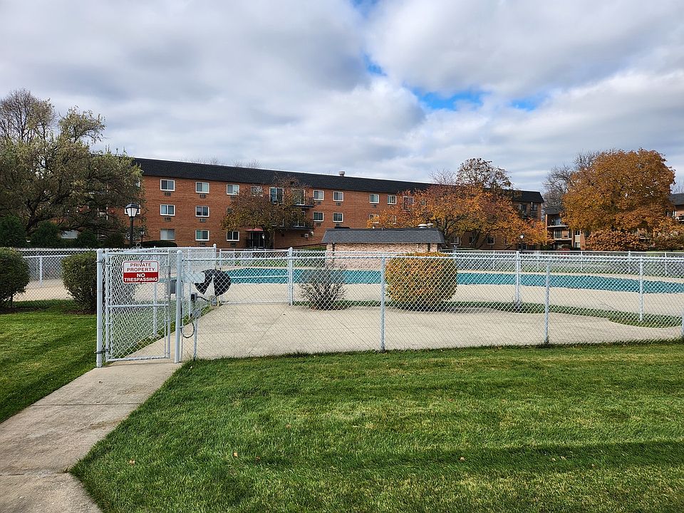 1052 N Mill St Naperville, IL Zillow Apartments for Rent in Naperville