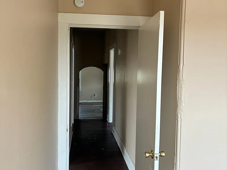 231 S Shaffer St — Photo 3