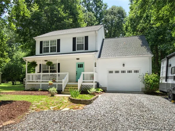 8463 Kitchener Dr, Gloucester, VA 23061