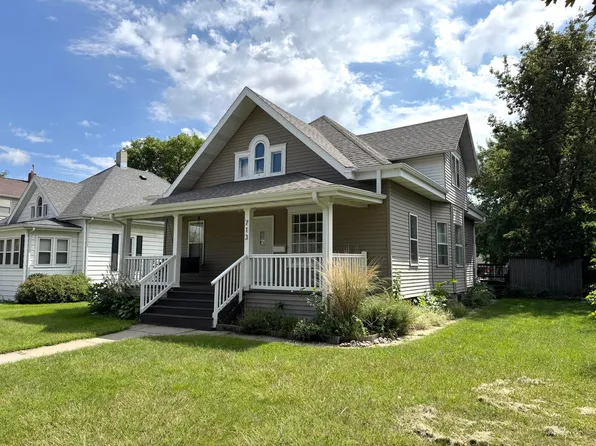 713 E 1st Ave, Mitchell, SD 57301