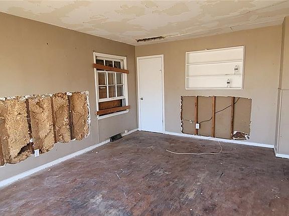 5th image of 304 Lanark Rd