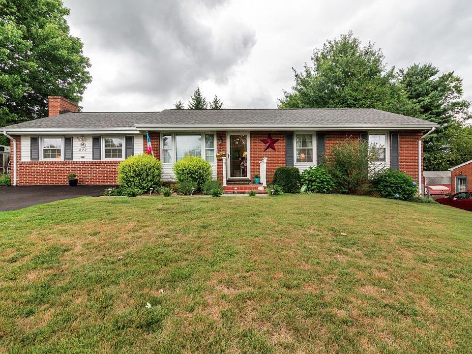1st image of 842 Dominion Ln
