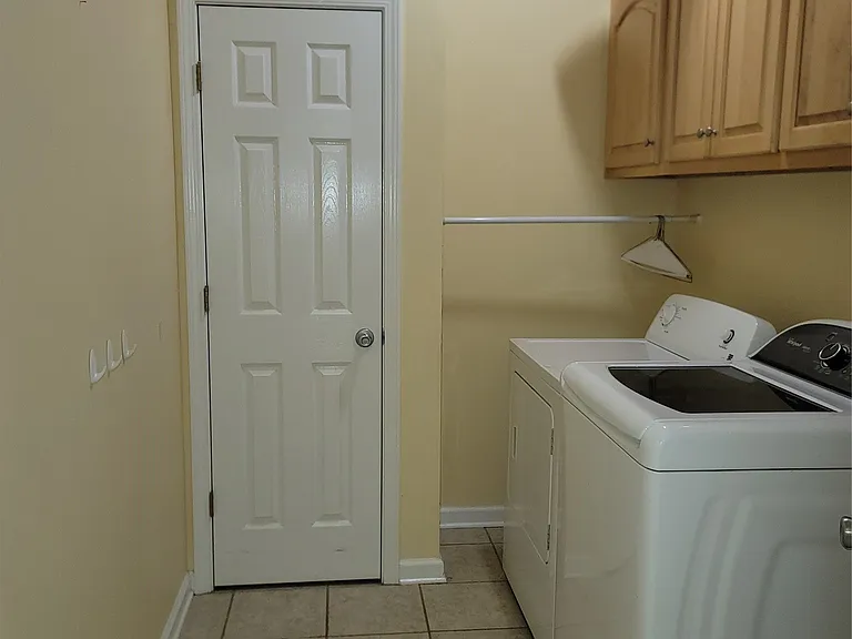 77 Groves Ln — Photo 20