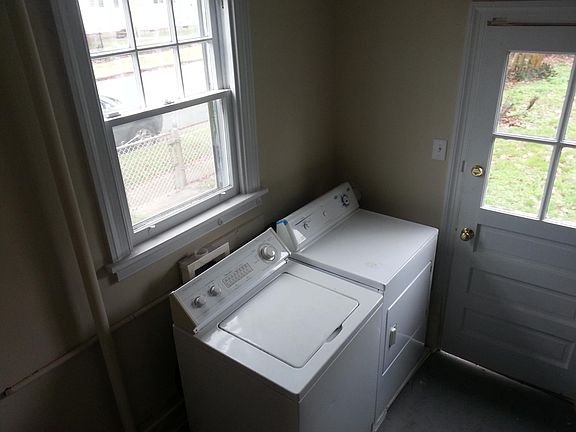 2nd image of 116 E Blake Ln