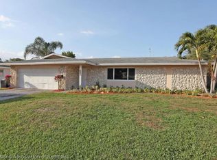 4245 Honeysuckle Ave, Palm Beach Gardens, FL 33410