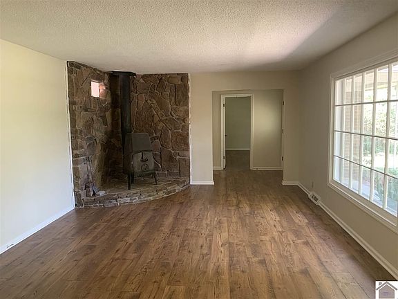 2nd image of 255 King Richard Dr