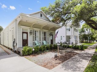 921 Henry Clay Ave, New Orleans, LA 70118