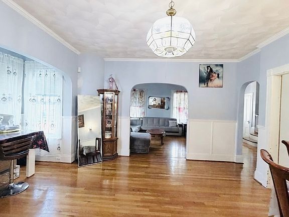 5th image of 58 Pleasant St