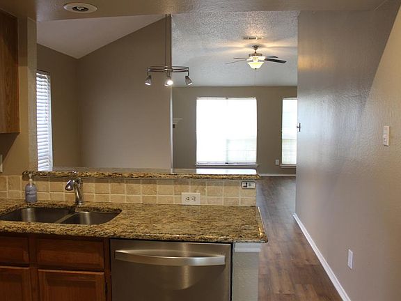 5th image of 2325 Oakmont Dr