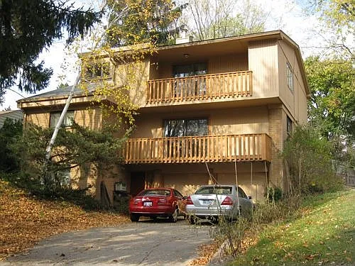 461 Hilldale Dr photo 1
