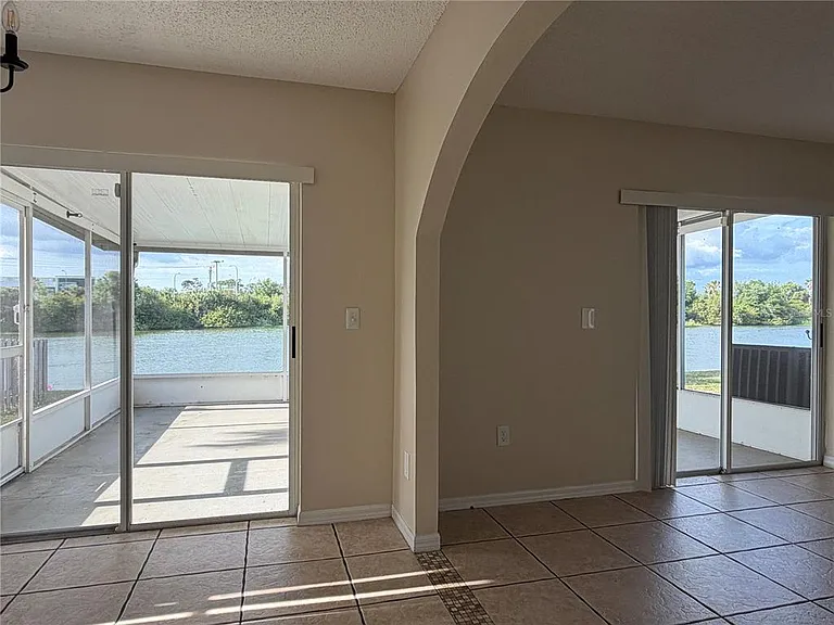 758 Burlwood St — Photo 23
