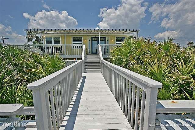 Turtle Dunes sits right on the shores of Ponte Vedra Beach.