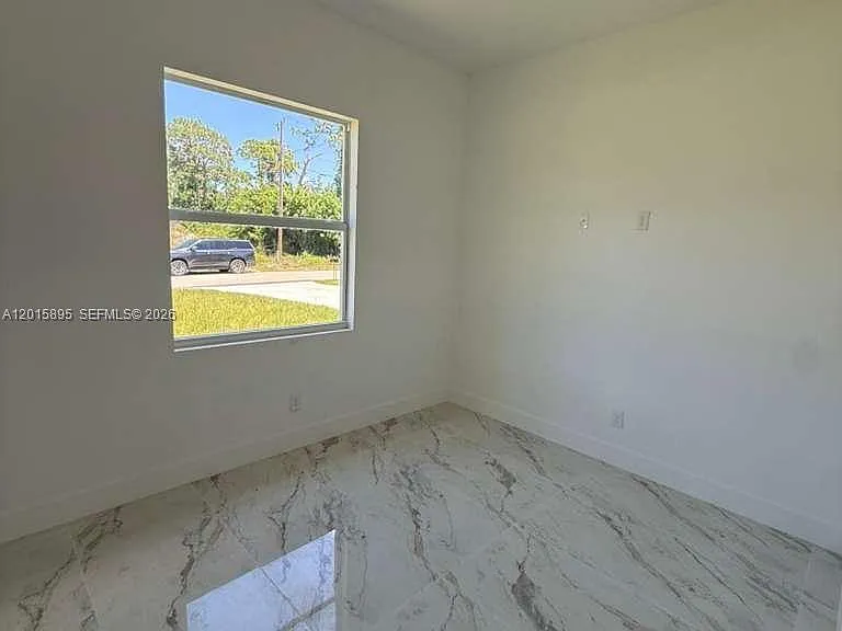 908 Winters St E — Photo 14