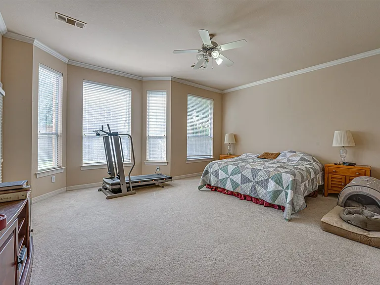 14 Center Ct — Photo 7