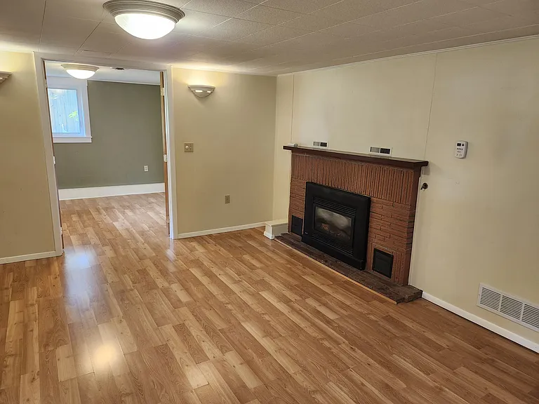 2415 1/2 Woodland Ave #B — Photo 9