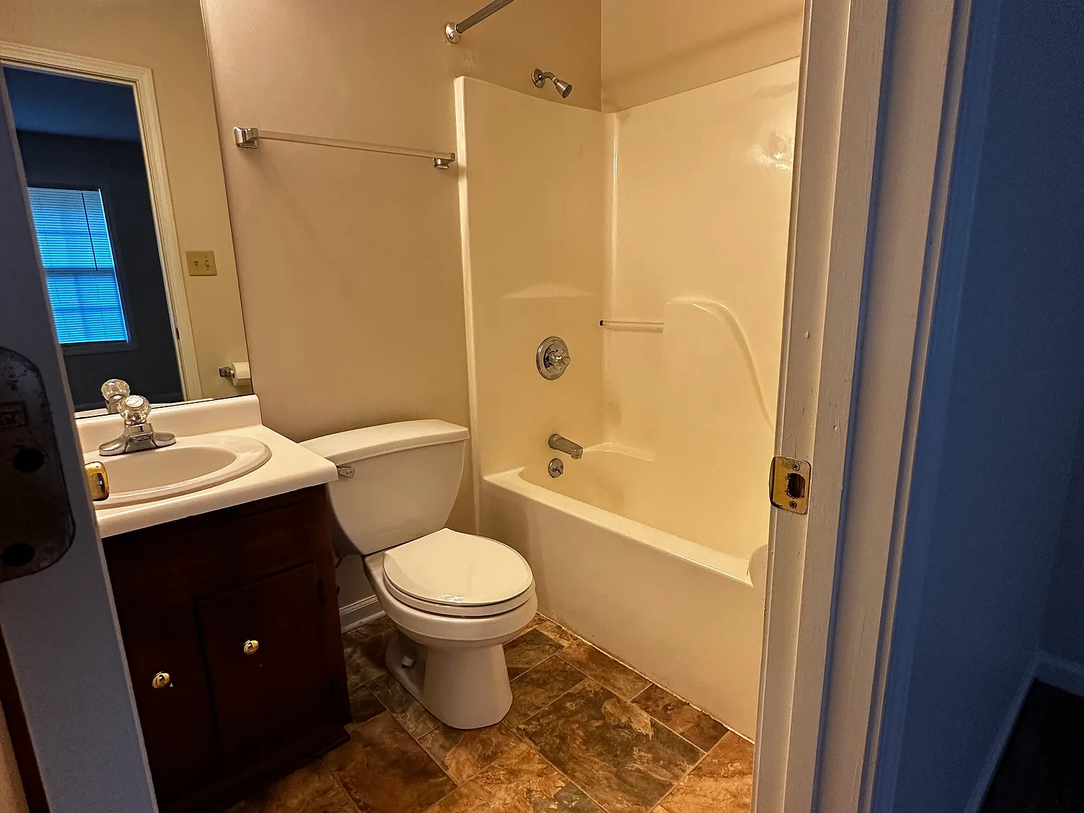 366 Caudell Dr — Photo 3