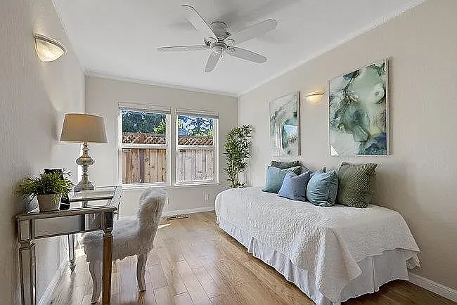 380 Wilton Ave — Photo 48