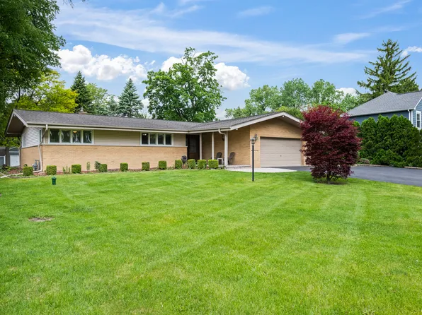 16 S Maple Ln, Prospect Heights, IL 60070