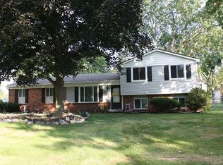 3835 Coventry Valley Dr, Waterford, MI