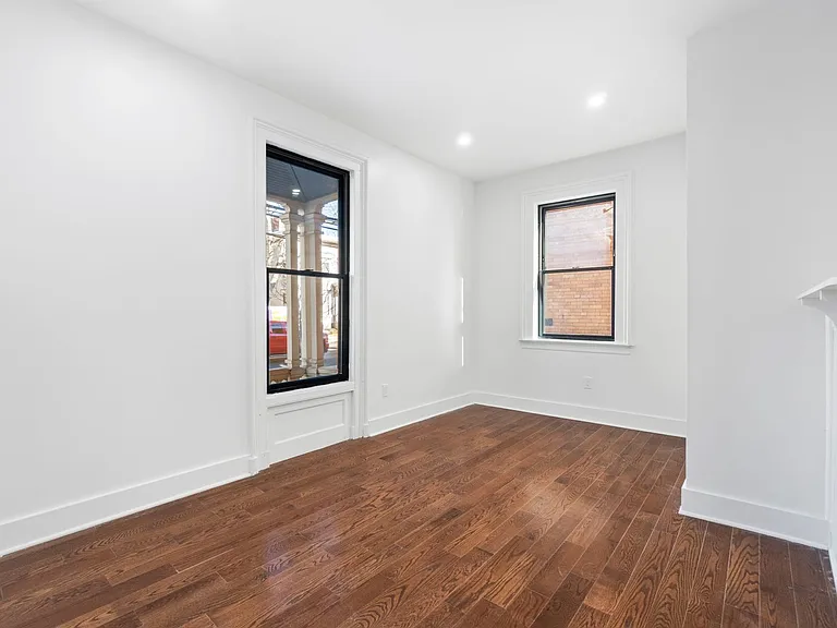 54 Trumbull St — Photo 23