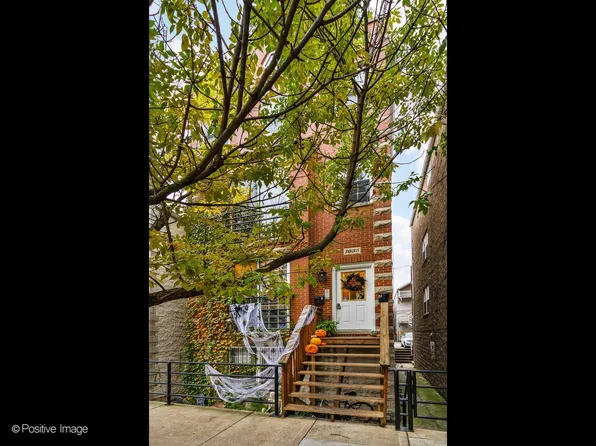 1635 W Beach Ave #1, Chicago, IL 60622