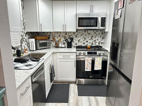 4th image of 1626 SE Green Acres Circle #104