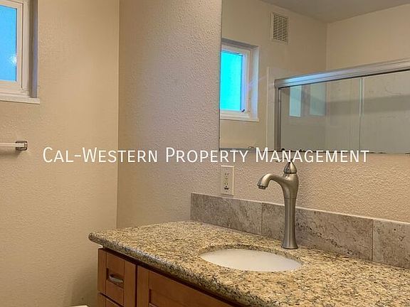 2nd image of 1654 Ontario Dr APT 2