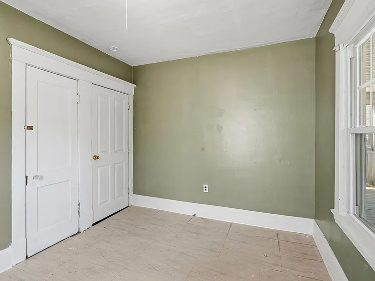 371-373 Oakland Street — Photo 12