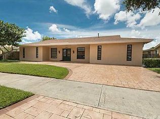 2100 NE 211th St, Miami, FL 33179