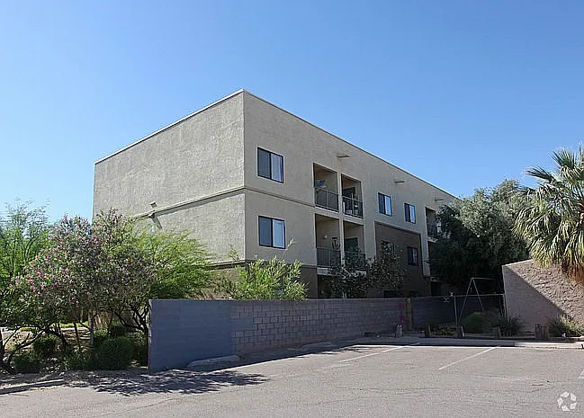 Rancho Cielo, Exterior