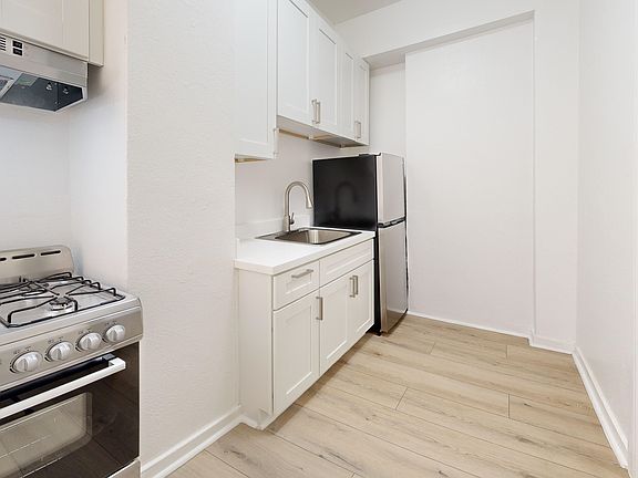 2nd image of 507 Taylor St #106