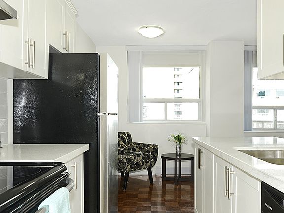 3rd image of 60 Gloucester St #501