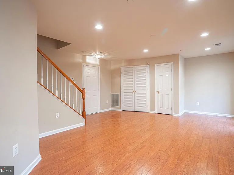 437 Clayton Ln — Photo 24