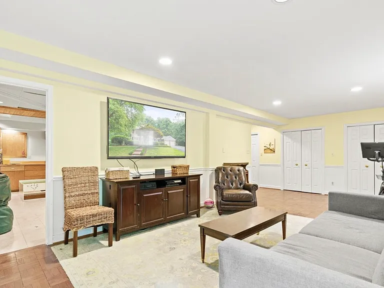 11002 Warwickshire Dr — Photo 8