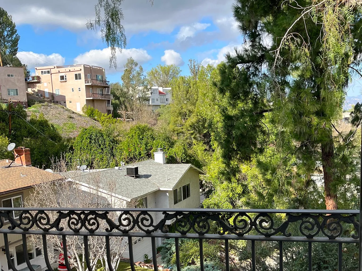 4 bed, 3.5 bath, 3000 sqft, $6,995 — Photo 3
