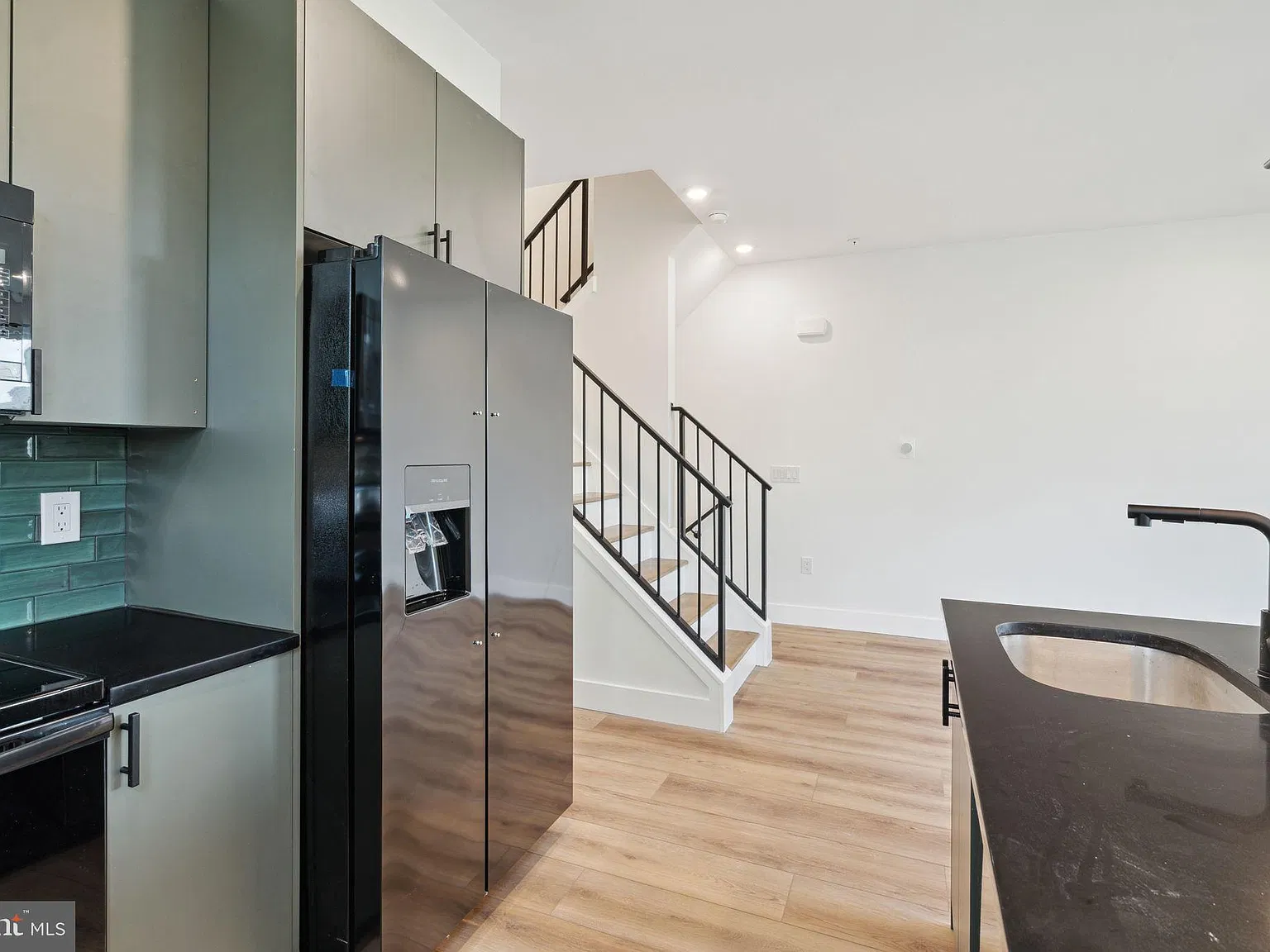 156 W Cumberland St — Photo 1