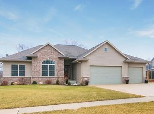 1560 Ironwood Ln, North Liberty, IA 52317