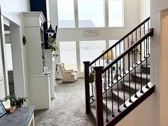 5th image of 566 W Saddleback Rd N