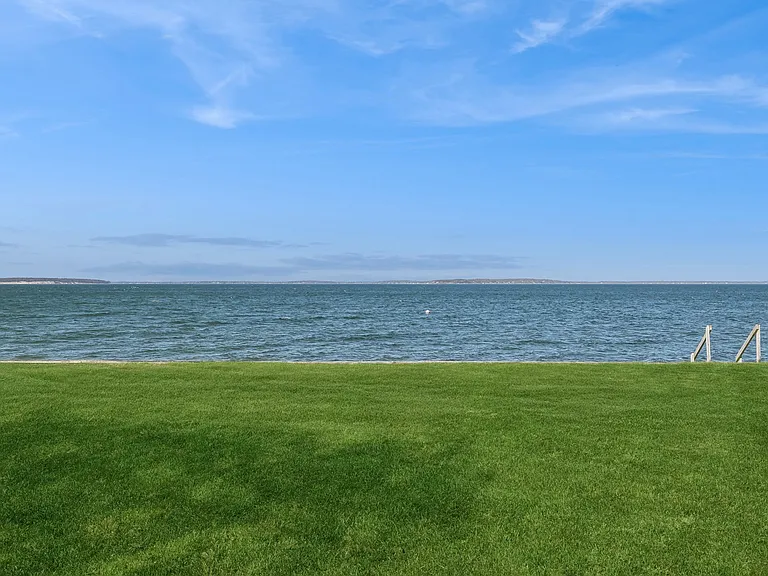 21 Shore Dr — Photo 2