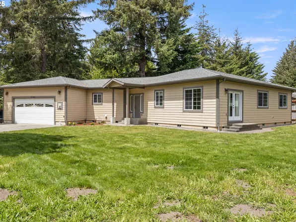 1143 9th St SE, Bandon, OR 97411